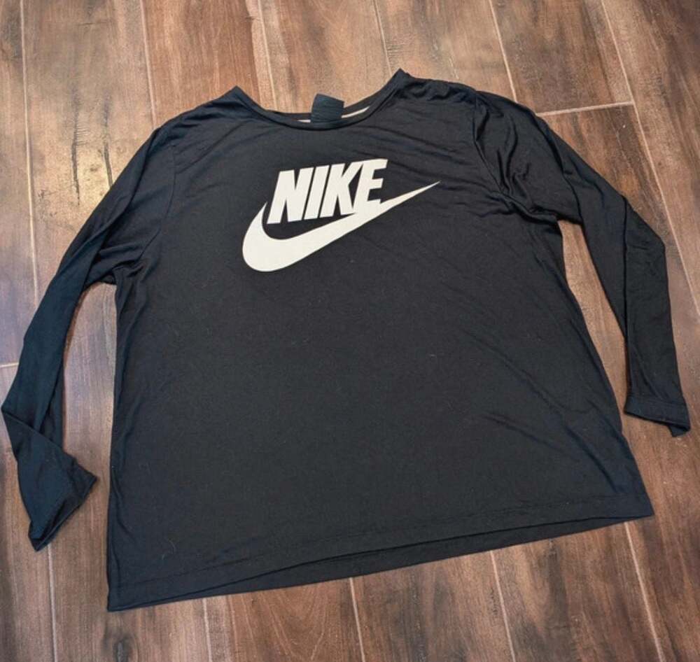 Nike Women's Plus Size Black Long Sleeve T-Shirt with White Logo Size 1X